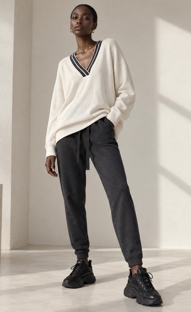 Suit with a lime-colored sweater 672211