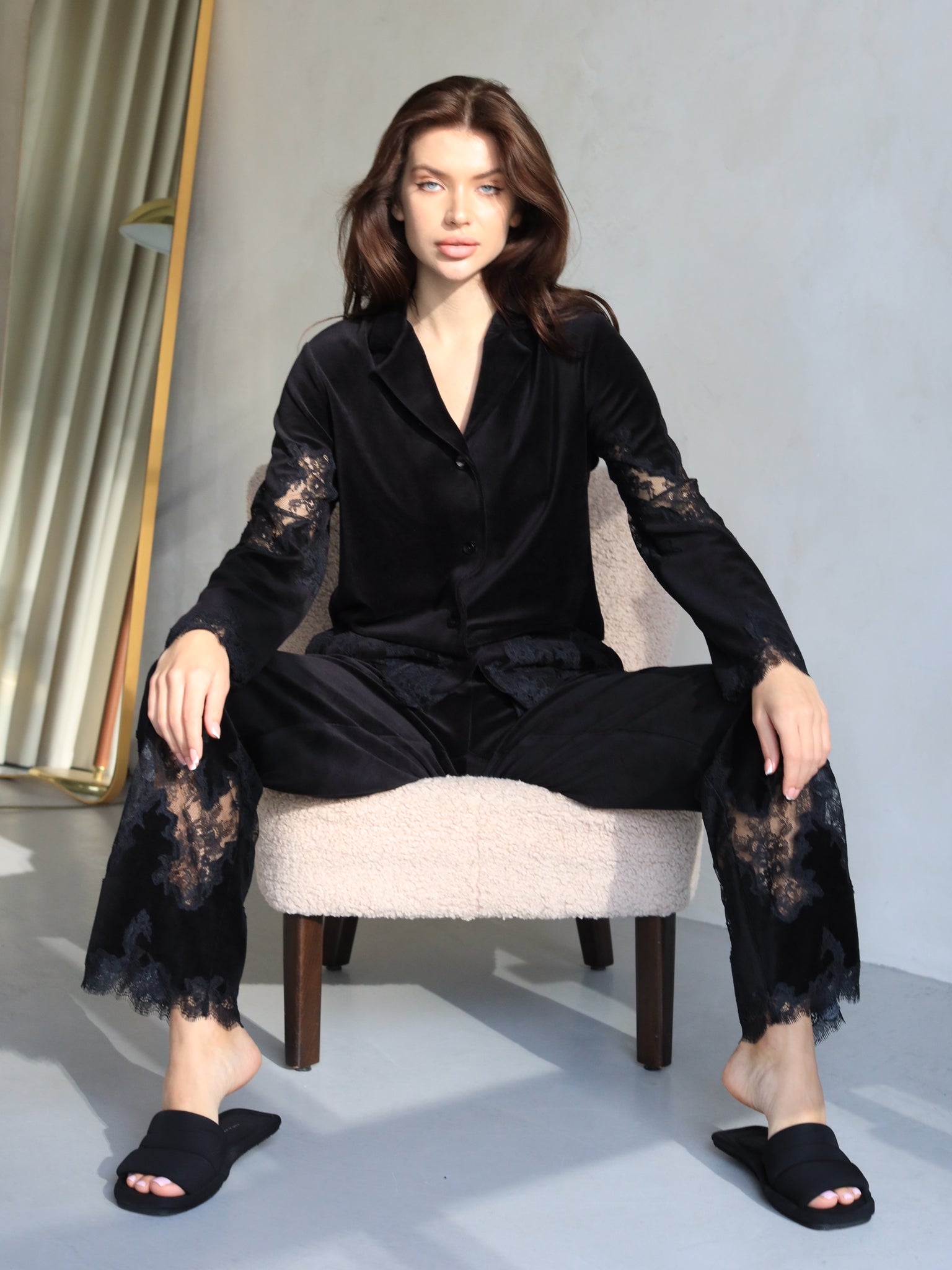 Sofia черный велюровый пижамный костюм